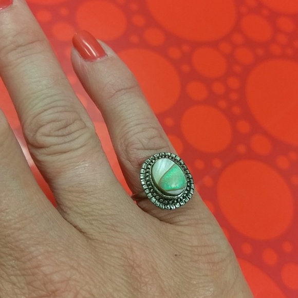 2 vintage rings {costume jewelry} - Picture 2 of 3